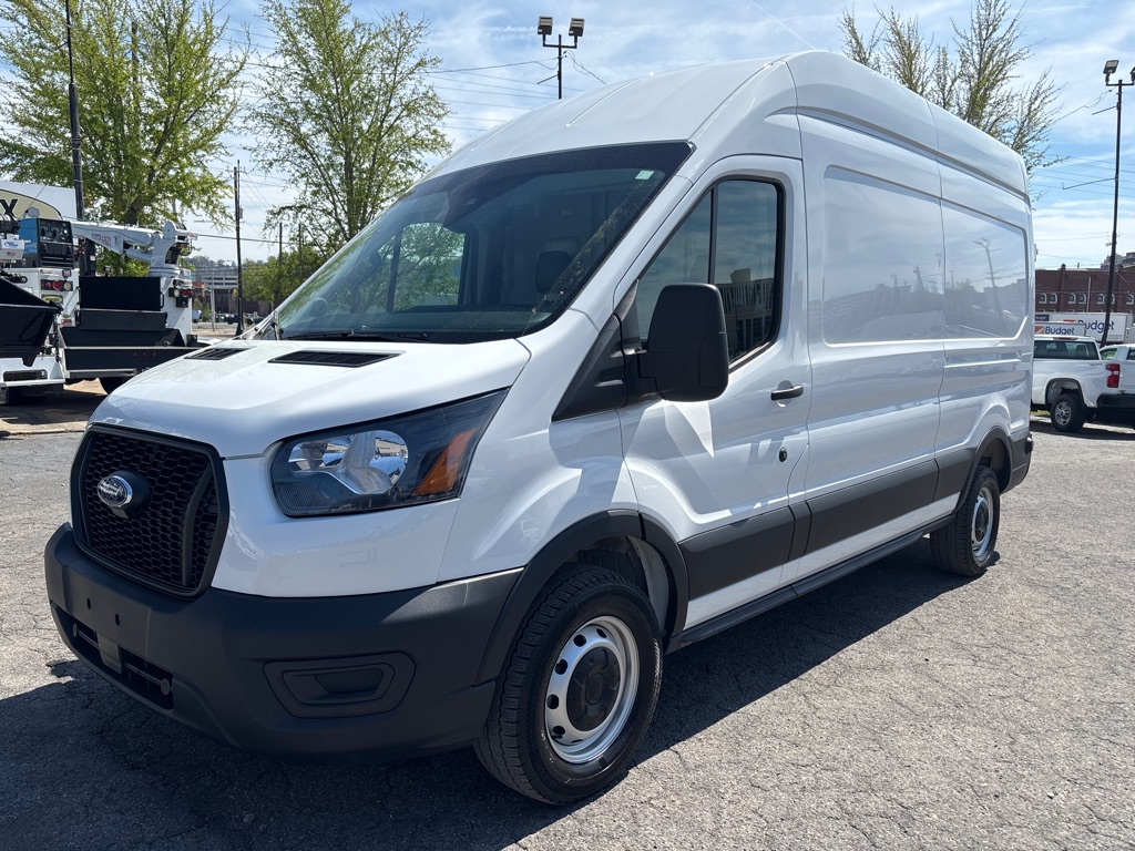 2025 FORD T250