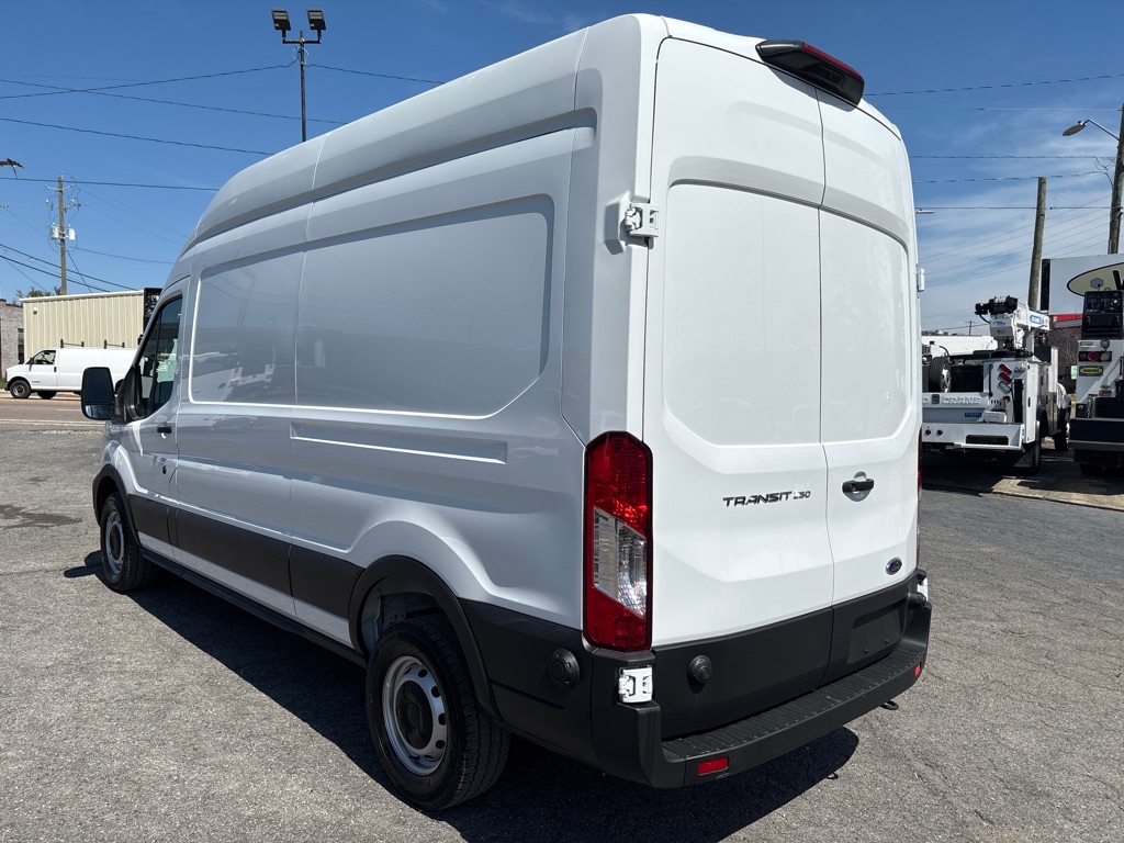 Photo 3 of this FORD T250