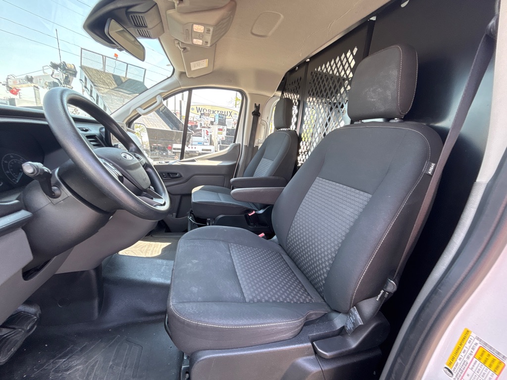 Photo 15 of this FORD TRANSIT