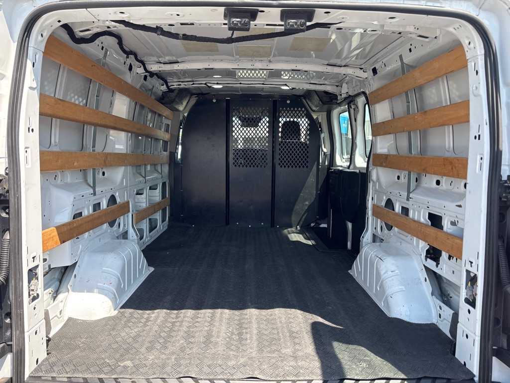 Photo 18 of this FORD TRANSIT