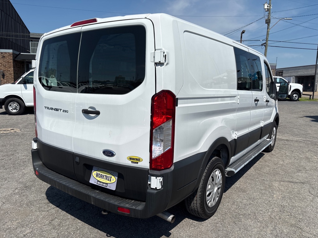 Photo 5 of this FORD TRANSIT