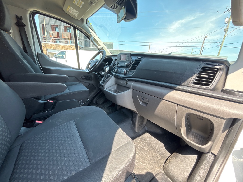 Photo 16 of this FORD TRANSIT