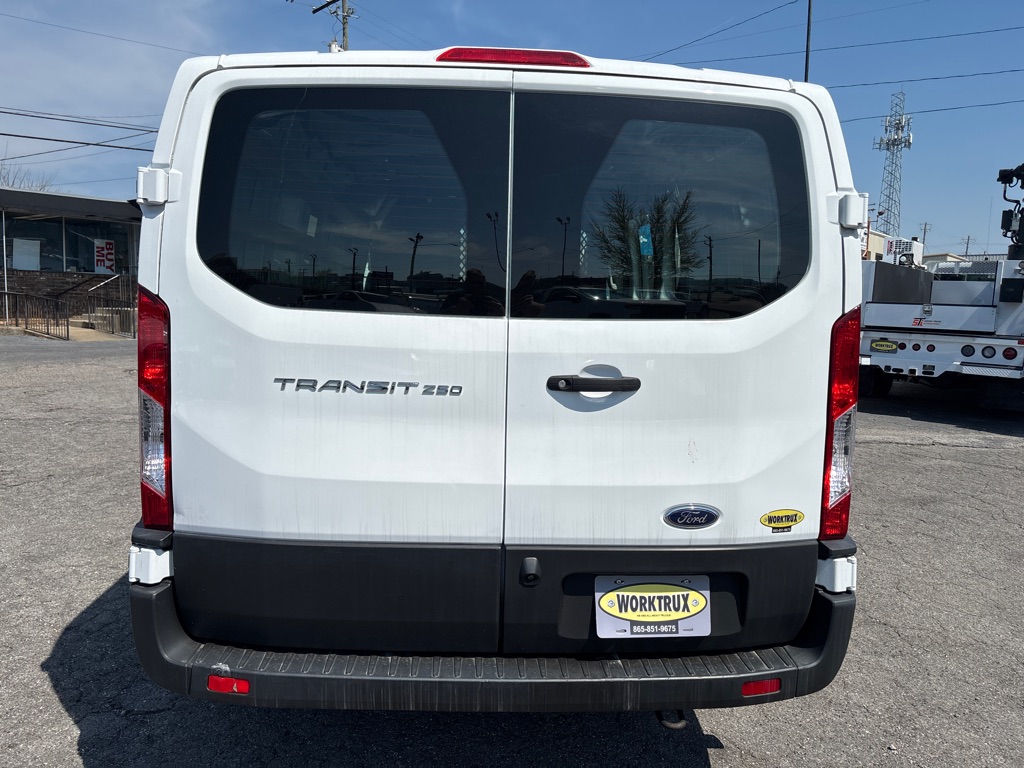 Photo 4 of this FORD TRANSIT