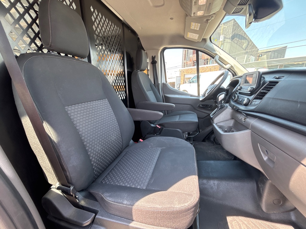 Photo 17 of this FORD TRANSIT