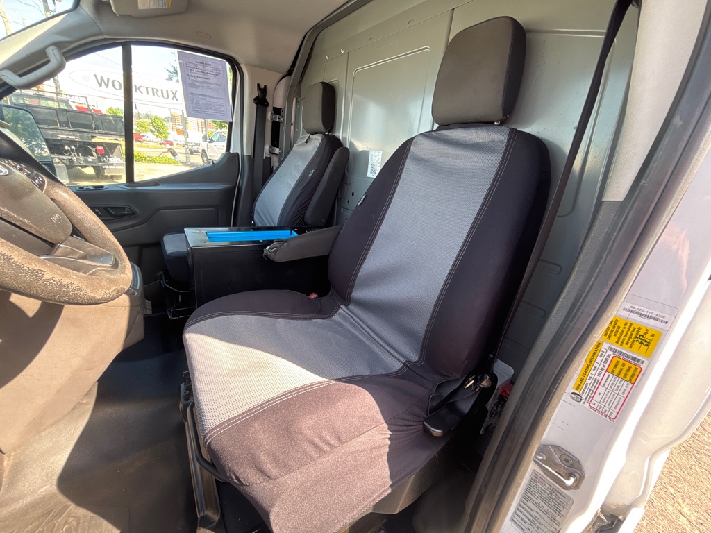 Photo 16 of this FORD TRANSIT