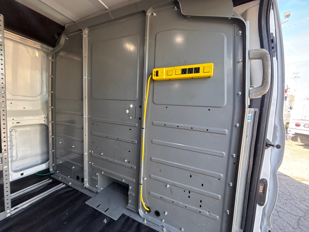 Photo 23 of this FORD TRANSIT
