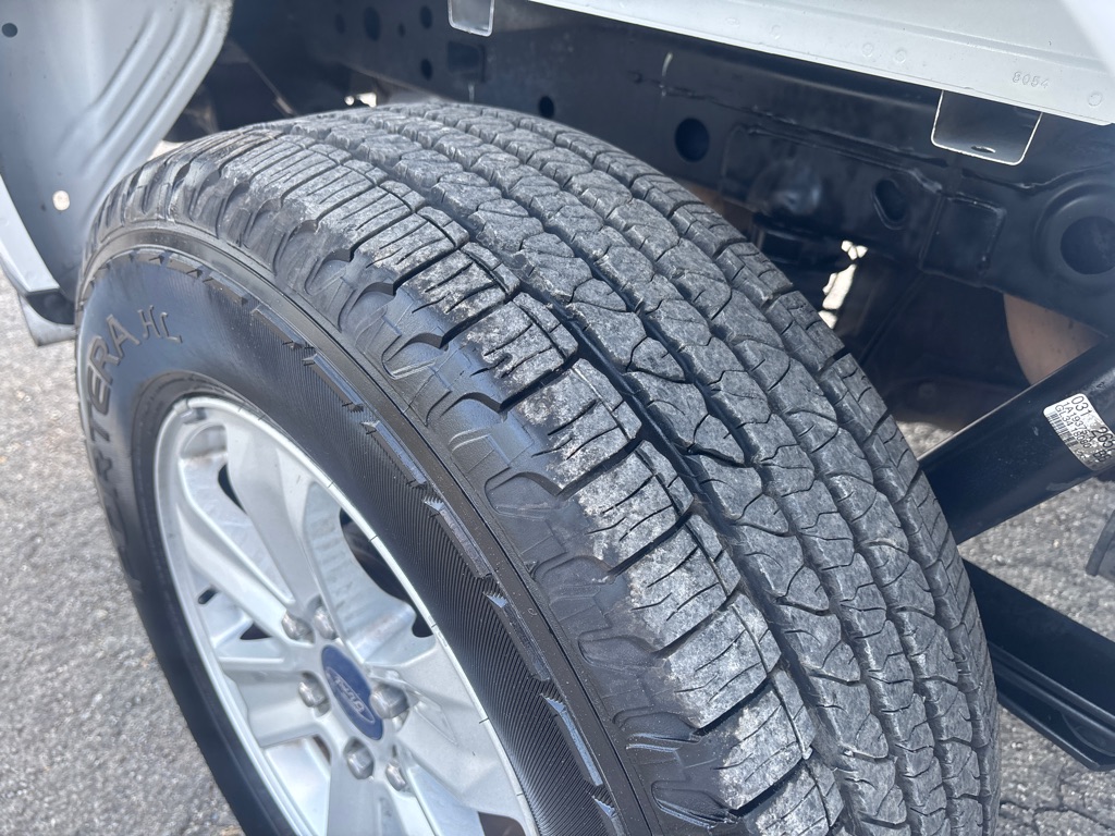 Photo 21 of this FORD F150