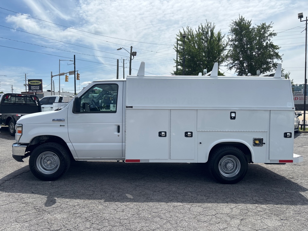 Photo 2 of this FORD ECONOLINE