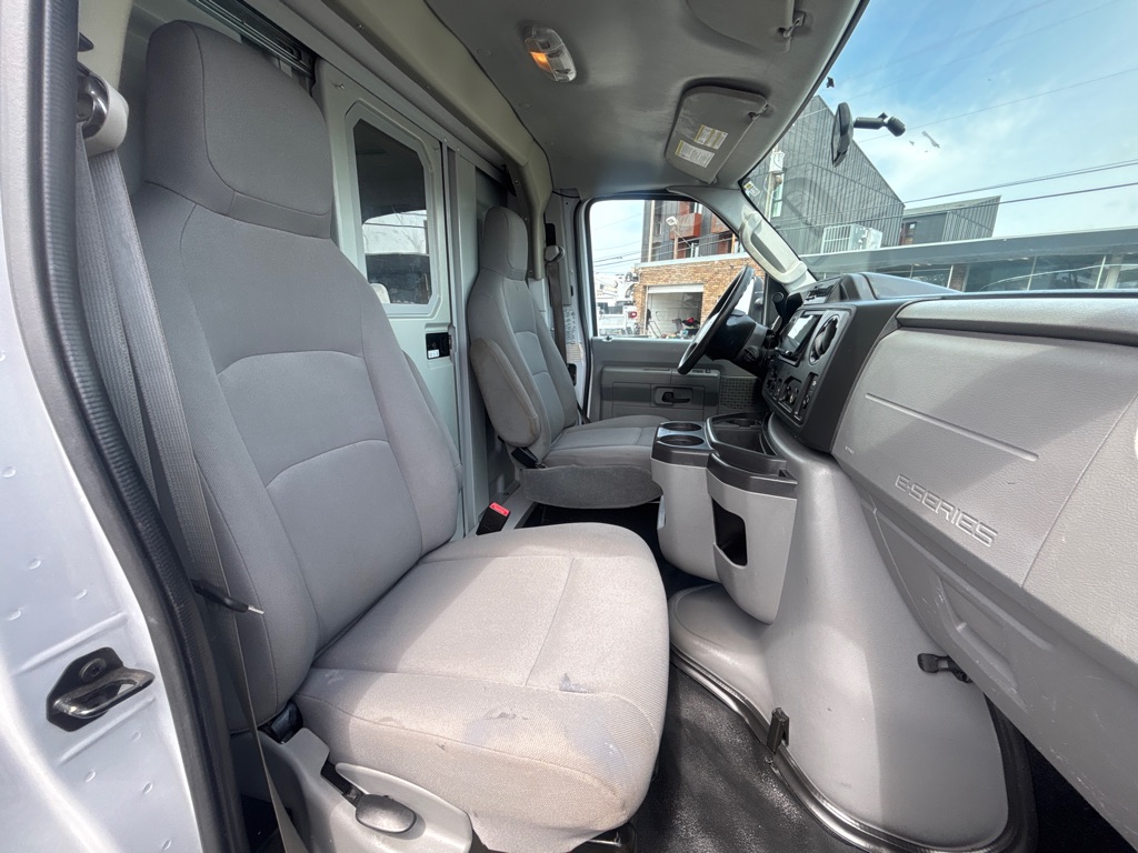 Photo 15 of this FORD ECONOLINE