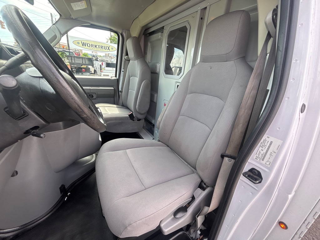 Photo 11 of this FORD ECONOLINE