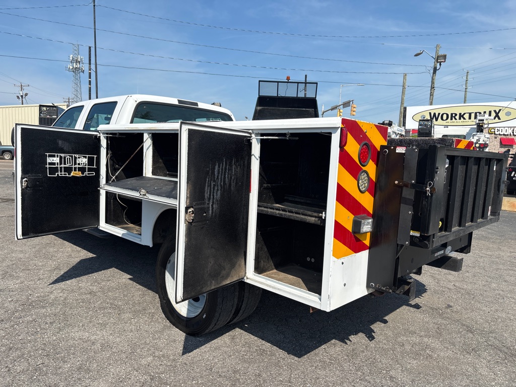 Photo 20 of this FORD F550
