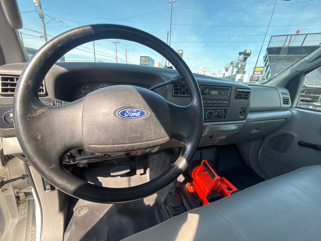 Photo 10 of this FORD F550