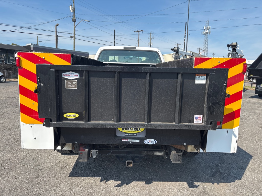 Photo 4 of this FORD F550