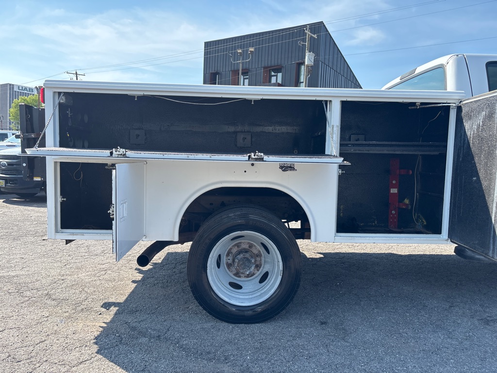 Photo 18 of this FORD F550