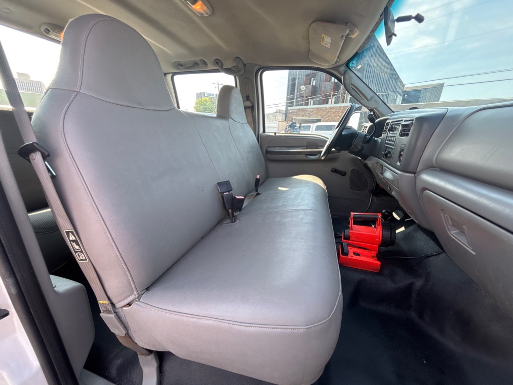 Photo 15 of this FORD F550