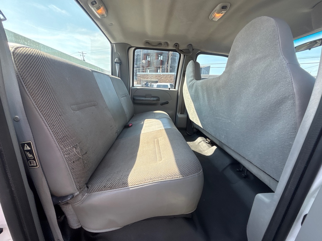 Photo 16 of this FORD F550