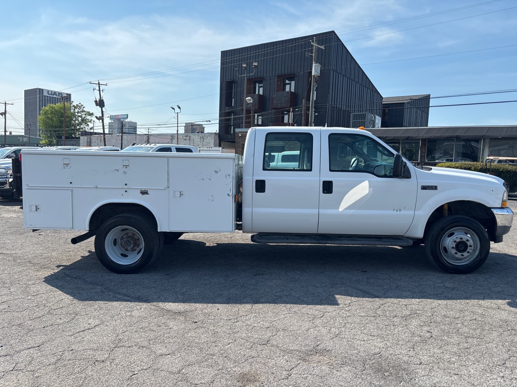 Photo 6 of this FORD F550