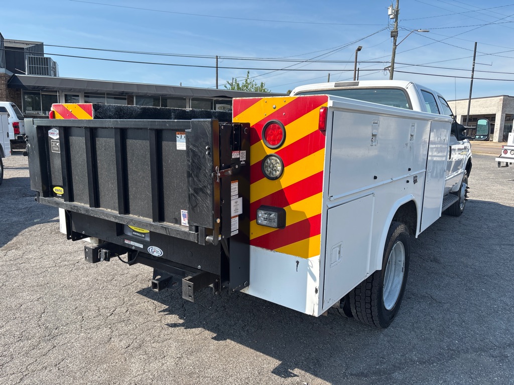 Photo 5 of this FORD F550