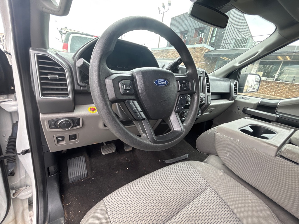 Photo 5 of this FORD F150