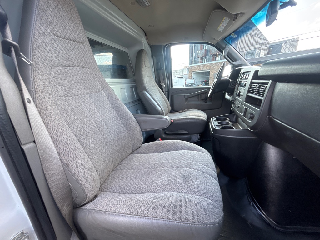 Photo 13 of this CHEVROLET EXPRESS G2500