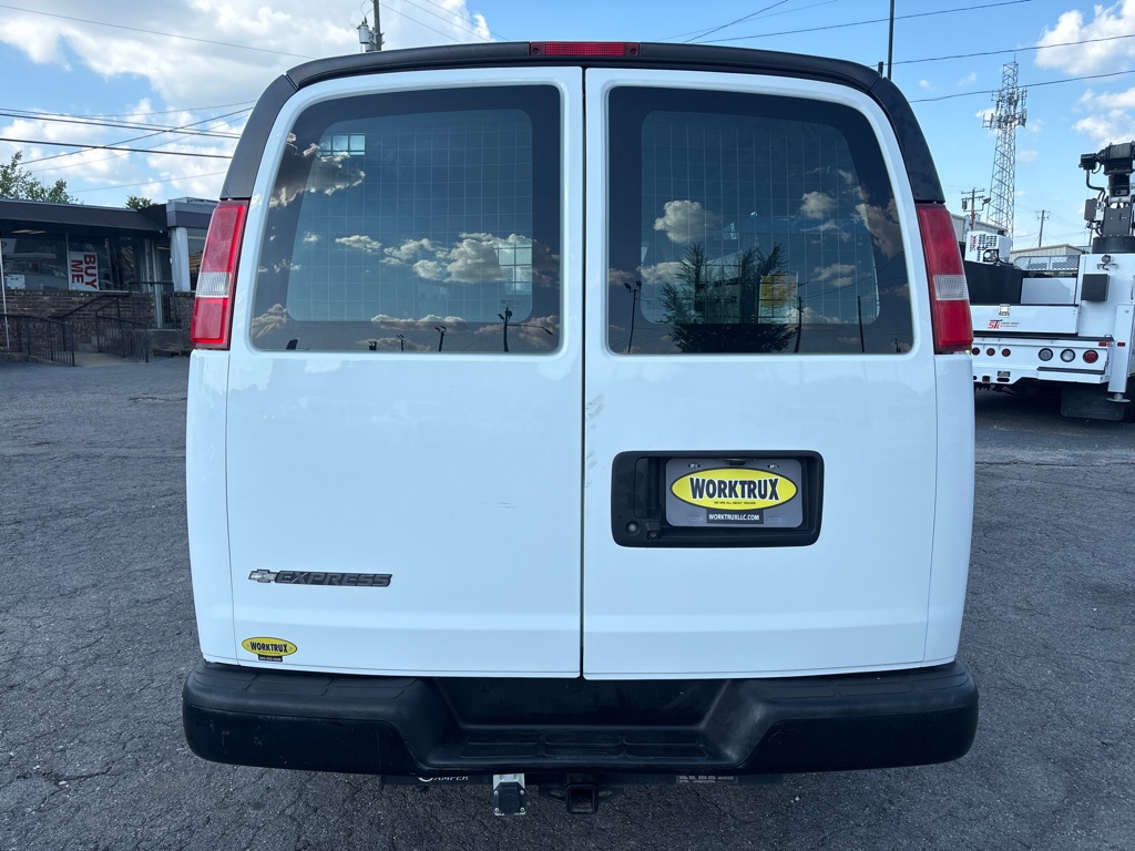 Photo 4 of this CHEVROLET EXPRESS G2500