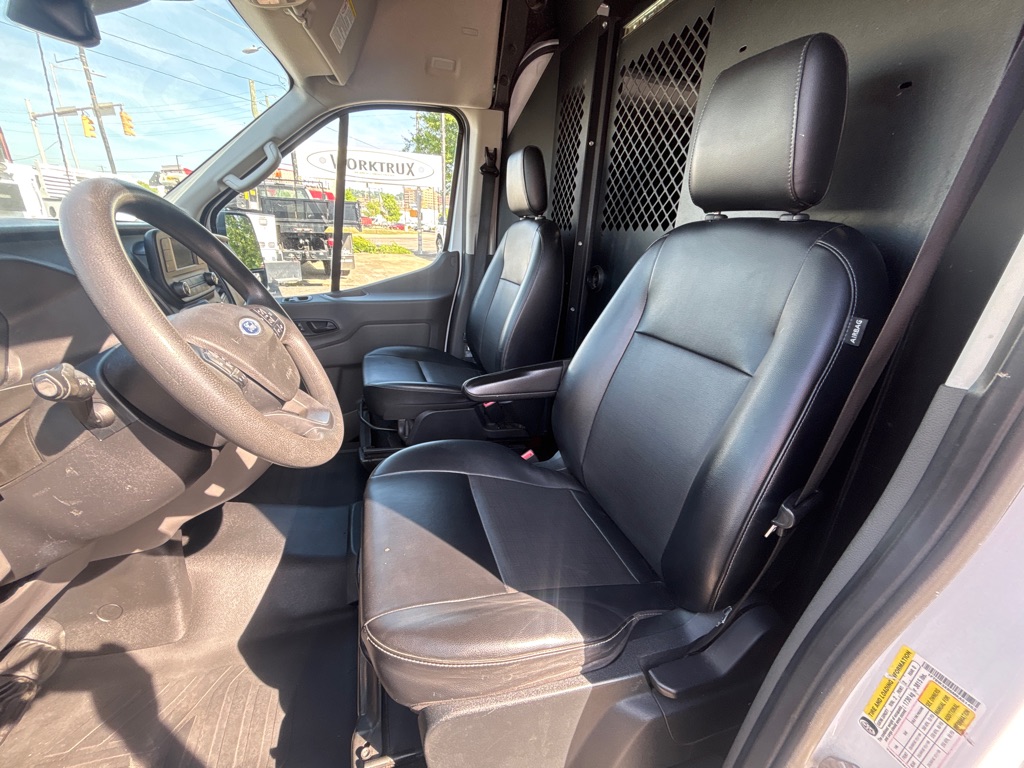 Photo 15 of this FORD T350
