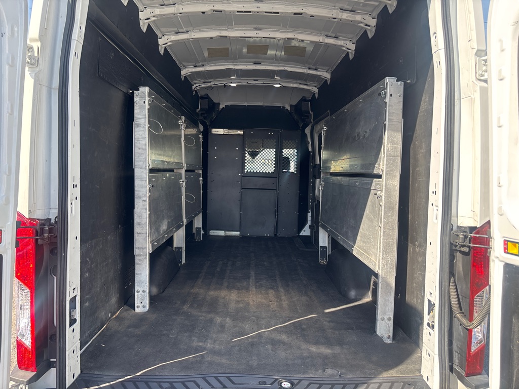 Photo 18 of this FORD T350