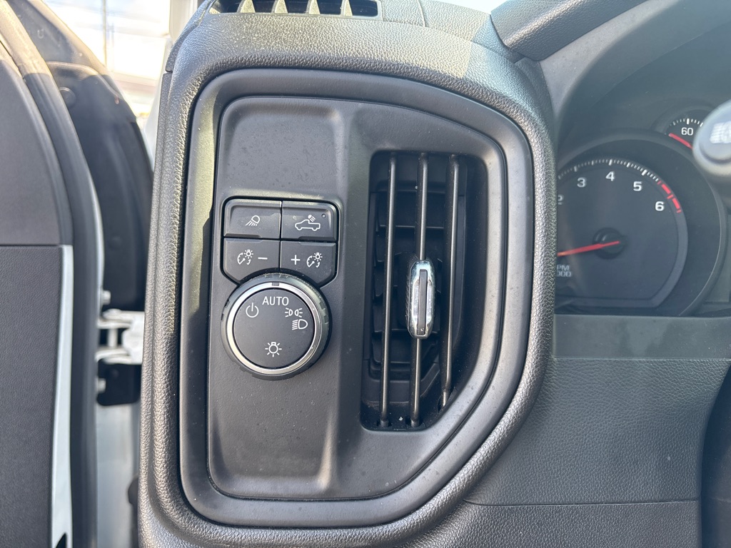 Photo 14 of this CHEVROLET SILVERADO 2500