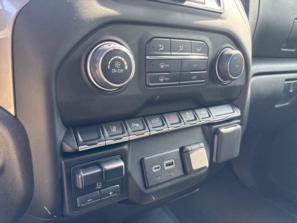 Photo 17 of this CHEVROLET SILVERADO 2500