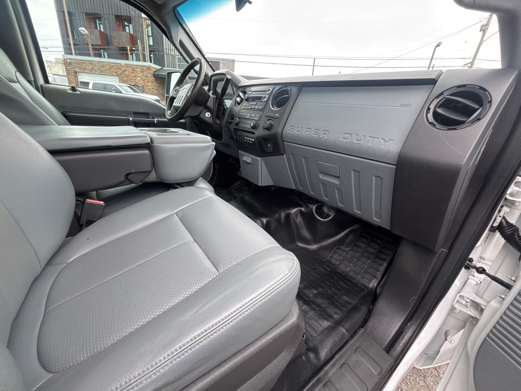 Photo 14 of this FORD F350