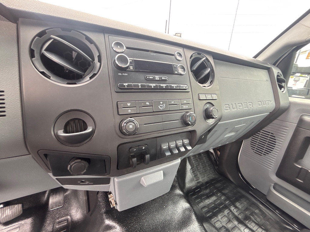 Photo 12 of this FORD F350
