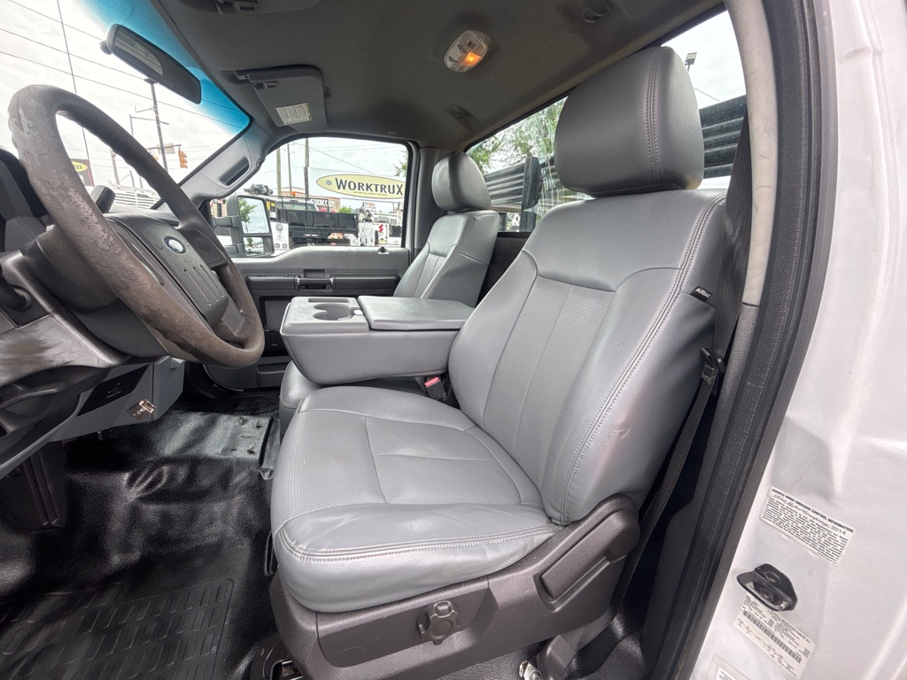 Photo 13 of this FORD F350