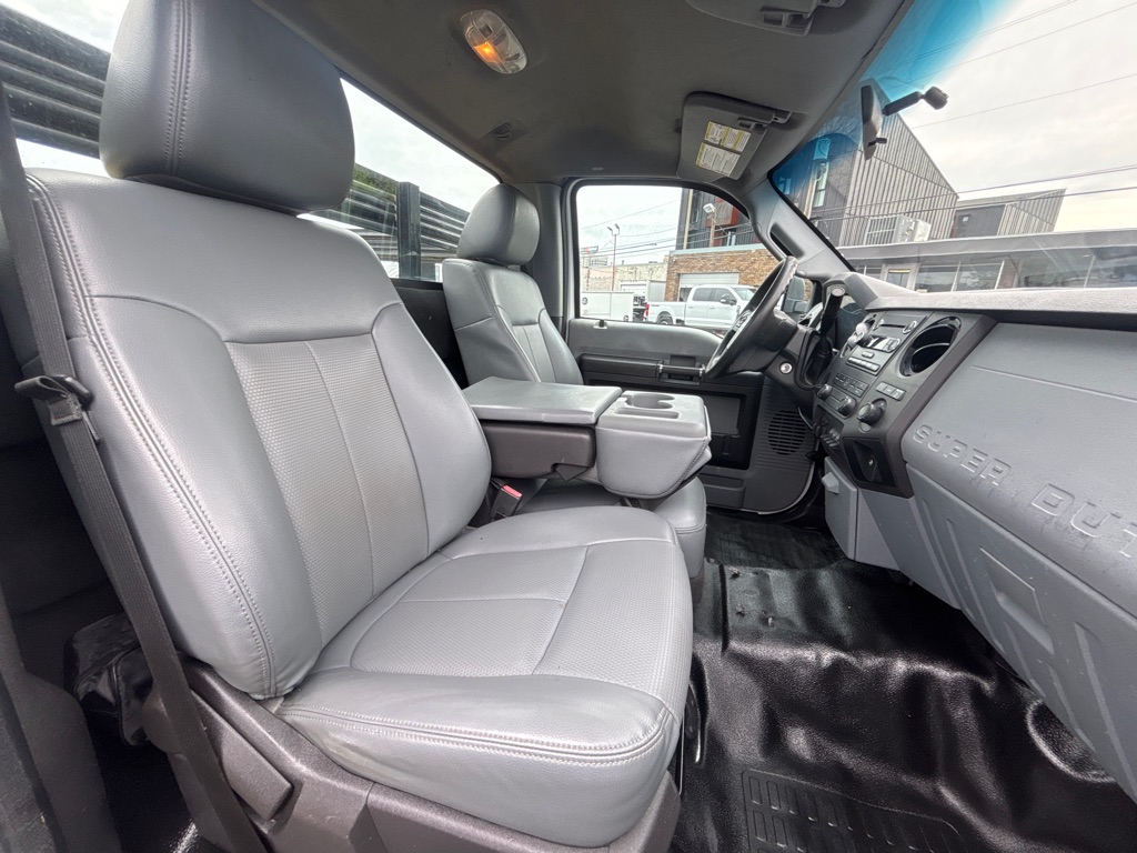 Photo 15 of this FORD F350