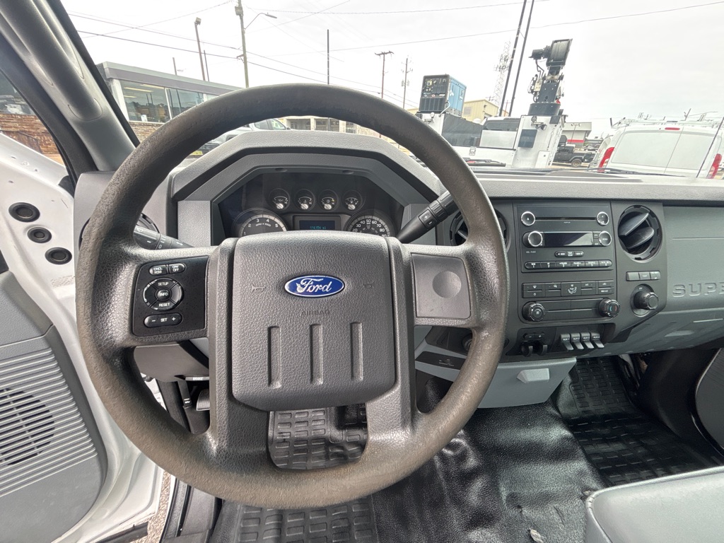 Photo 10 of this FORD F350
