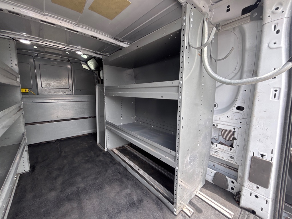 Photo 21 of this FORD TRANSIT