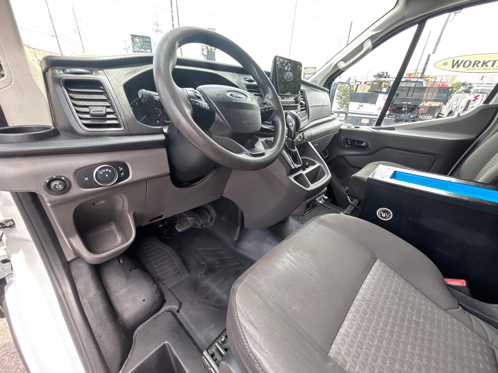 Photo 9 of this FORD TRANSIT