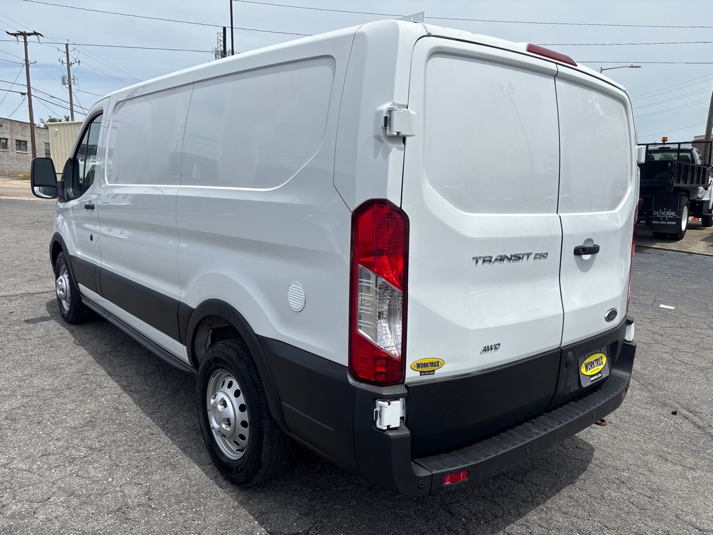 Photo 3 of this FORD TRANSIT