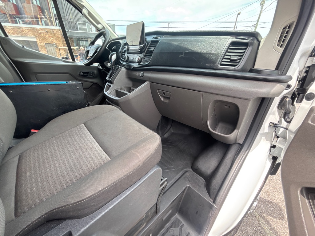 Photo 17 of this FORD TRANSIT