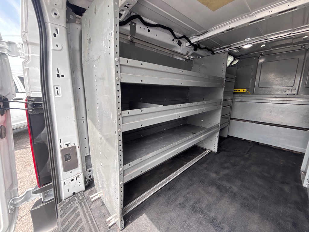 Photo 20 of this FORD TRANSIT