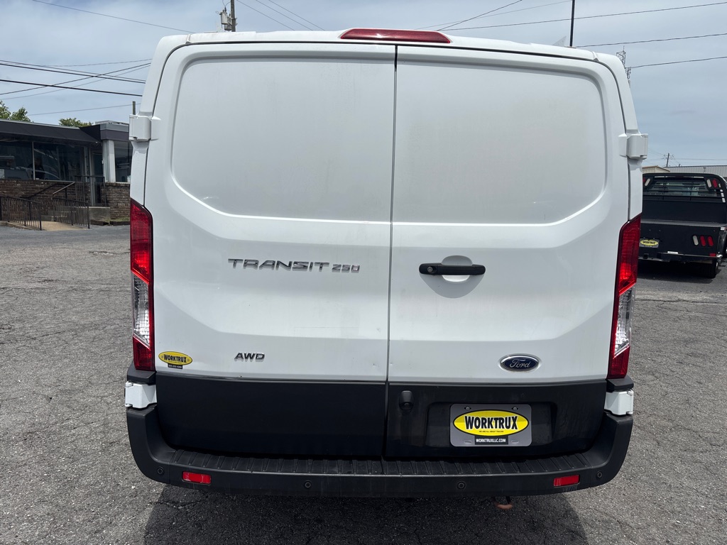 Photo 4 of this FORD TRANSIT