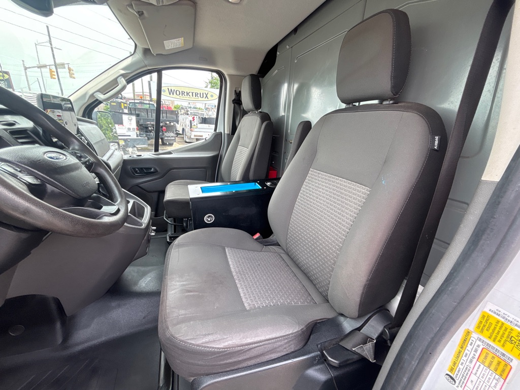 Photo 16 of this FORD TRANSIT