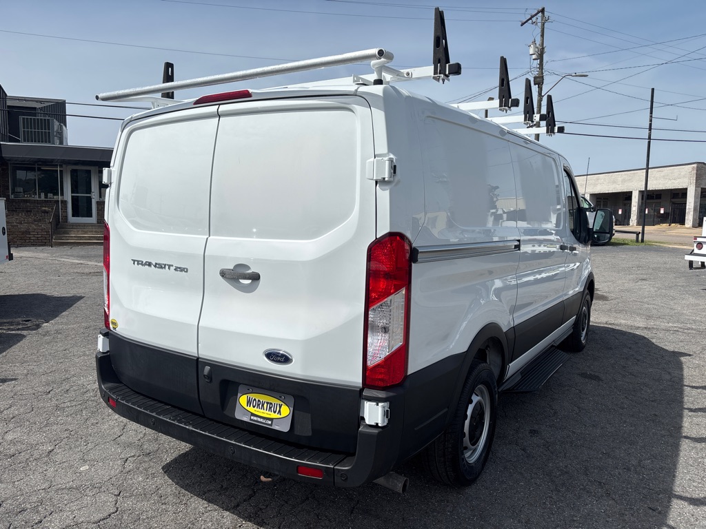 Photo 5 of this FORD TRANSIT
