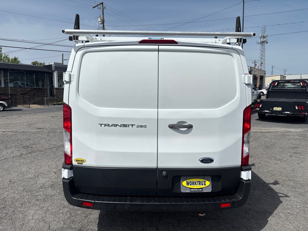 Photo 4 of this FORD TRANSIT