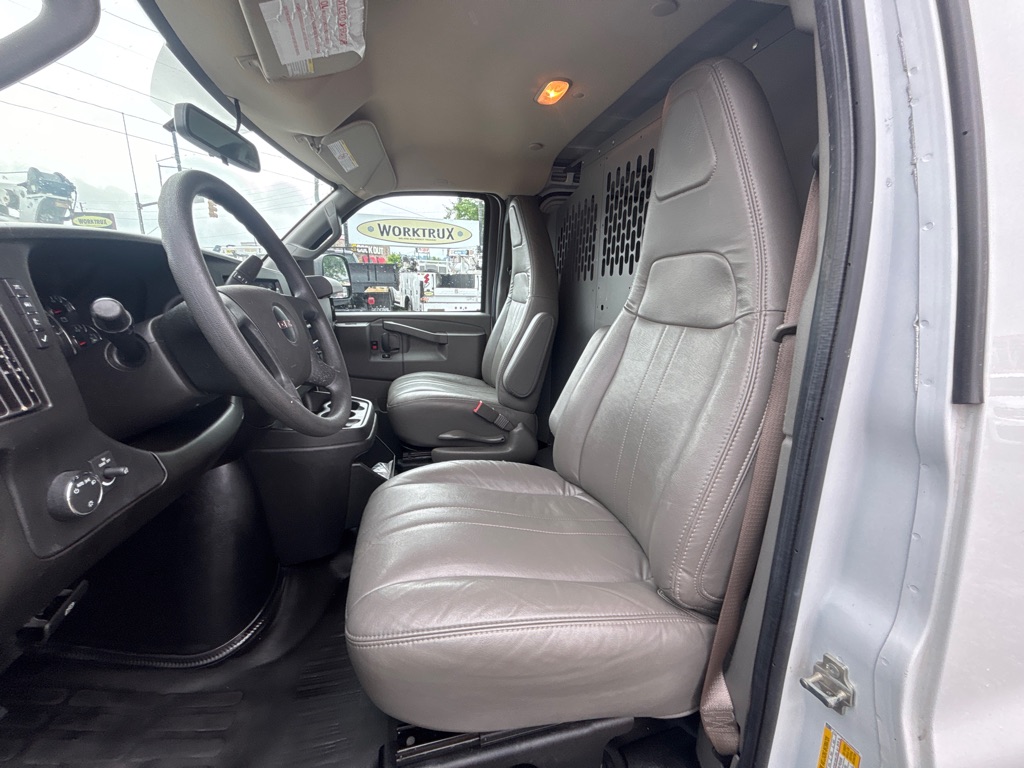 Photo 14 of this GMC SAVANA