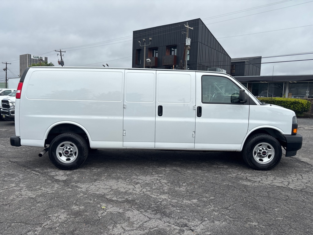 Photo 6 of this GMC SAVANA