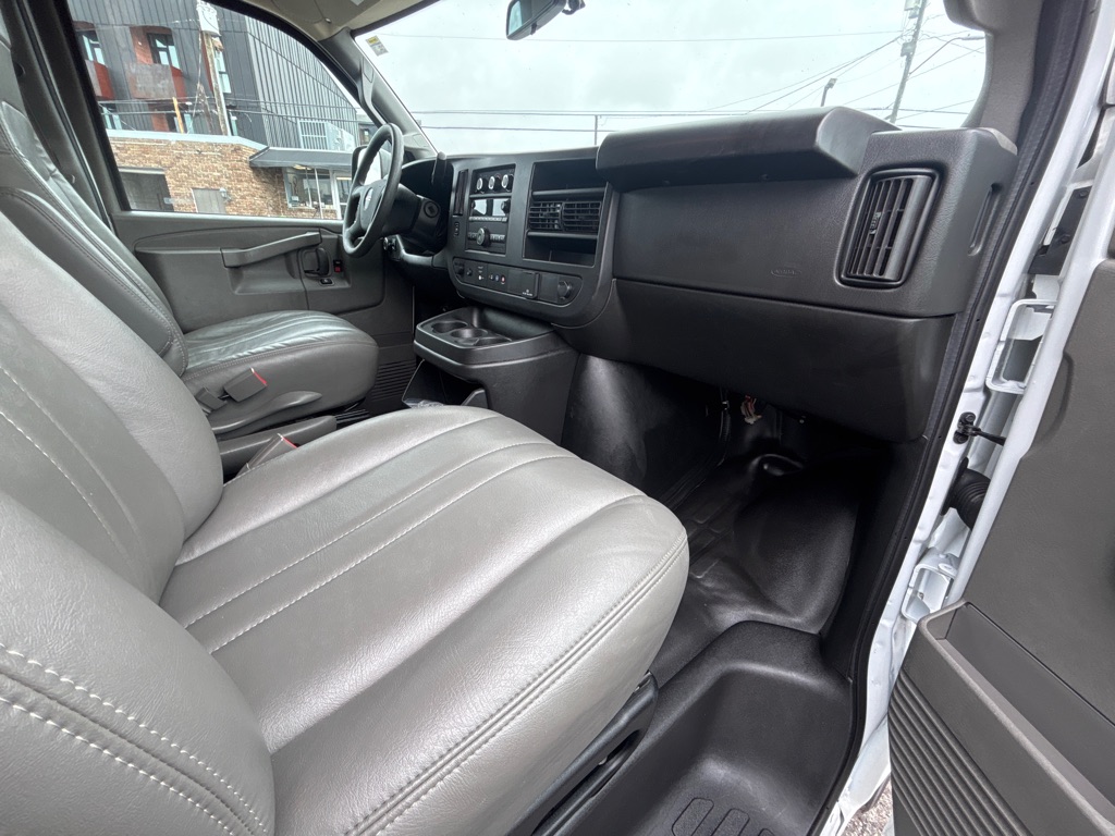 Photo 15 of this GMC SAVANA