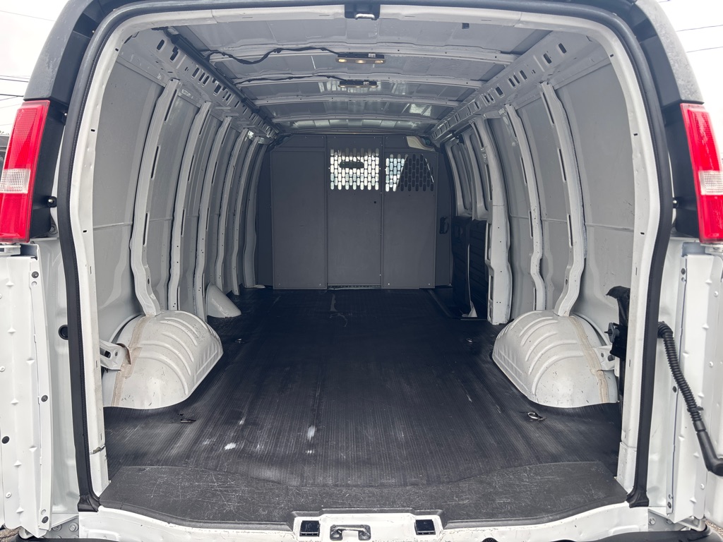 Photo 17 of this GMC SAVANA