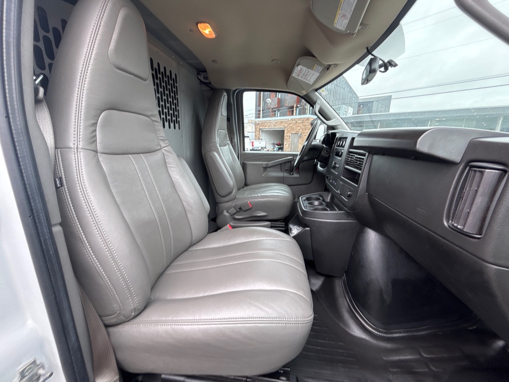 Photo 16 of this GMC SAVANA