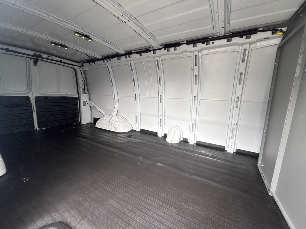Photo 18 of this GMC SAVANA