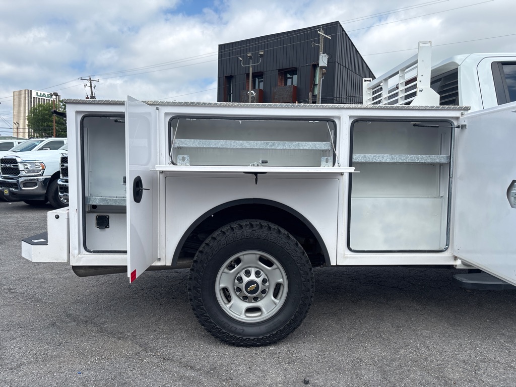 Photo 23 of this CHEVROLET SILVERADO 2500